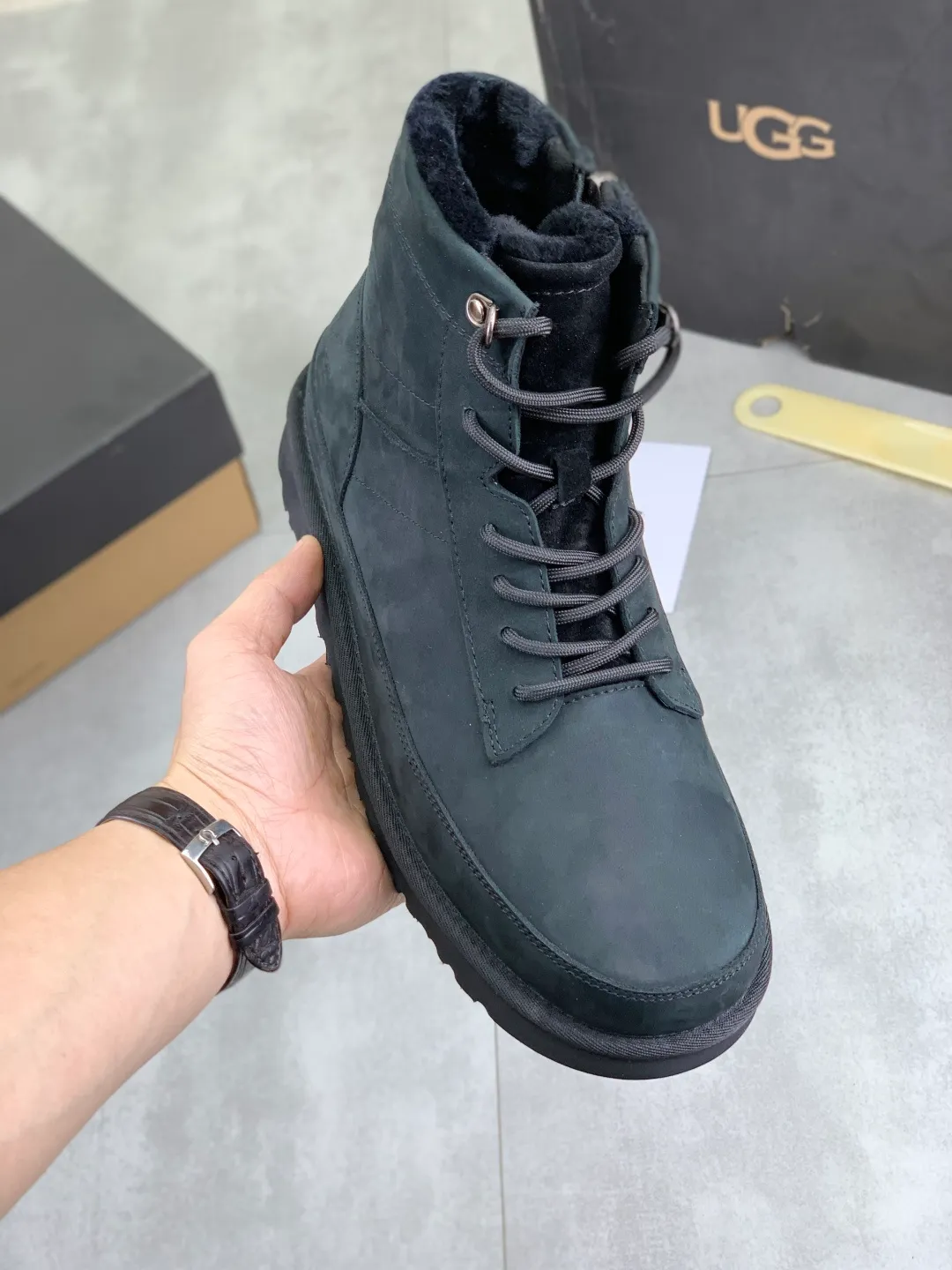 Men's shoes P620 New arrival🆕🆕🆕 IUGGI Men's British retro Martin boots Winter new men's outdoor hiking boots First layer of cowhide on the outside and wool on the inside Comfortable and warm Rubber sole sole Non-slip and firm Trendy and fashionable Casual and versatile Size: 39-44 (38 45 customized) Color: two colors